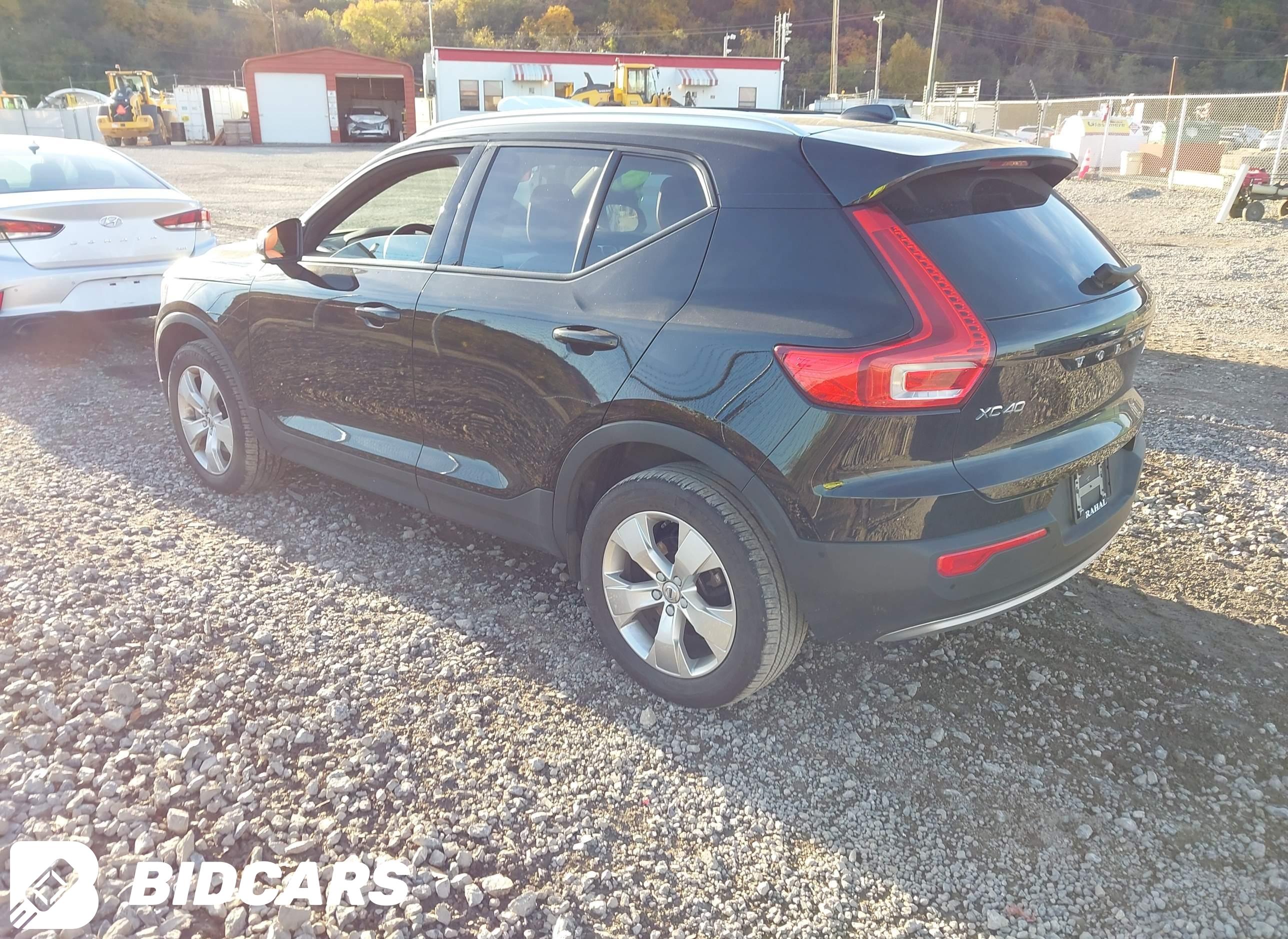 2019 Volvo XC40, T5 Momentum/...