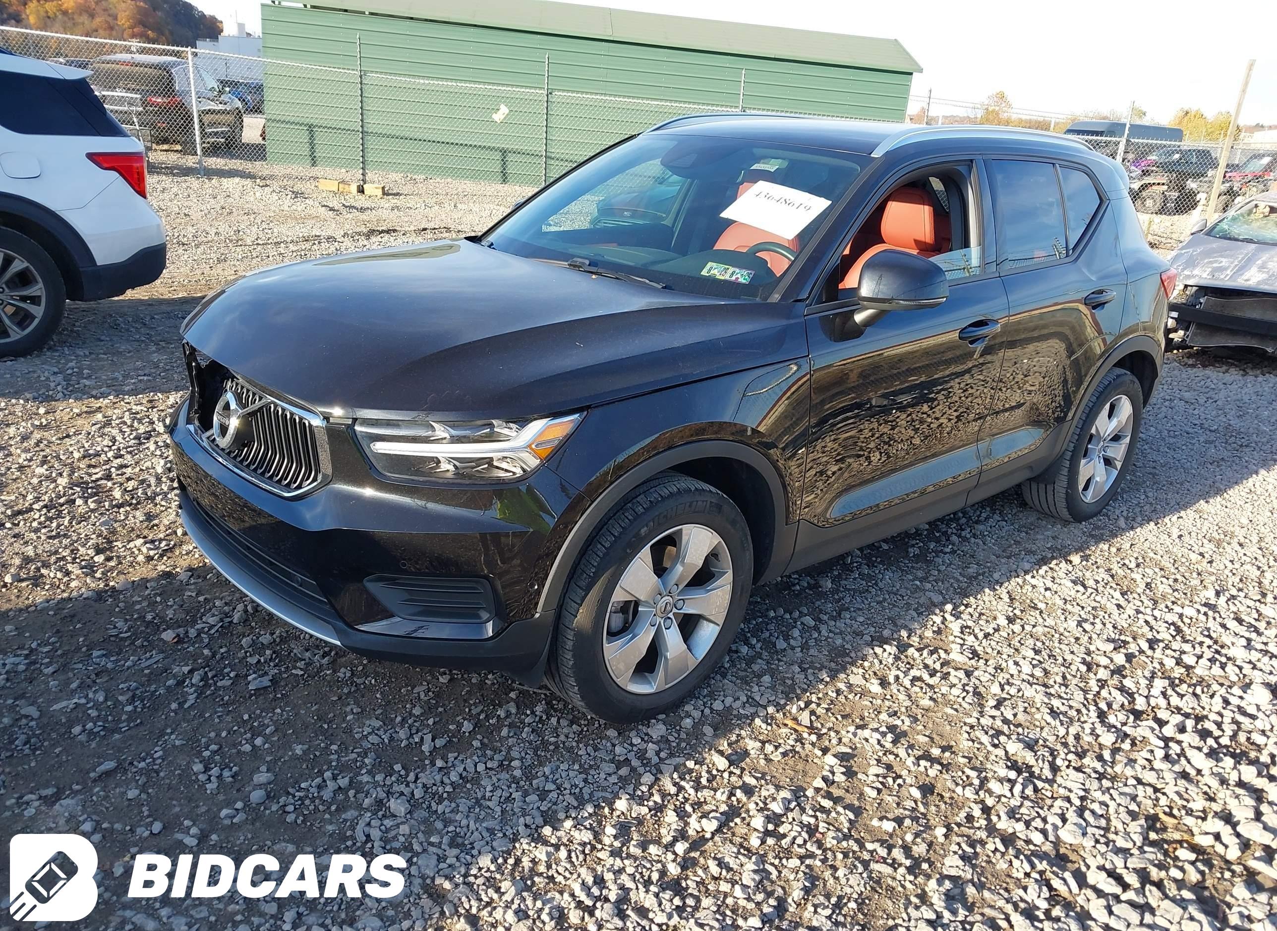 2019 Volvo XC40, T5 Momentum/...