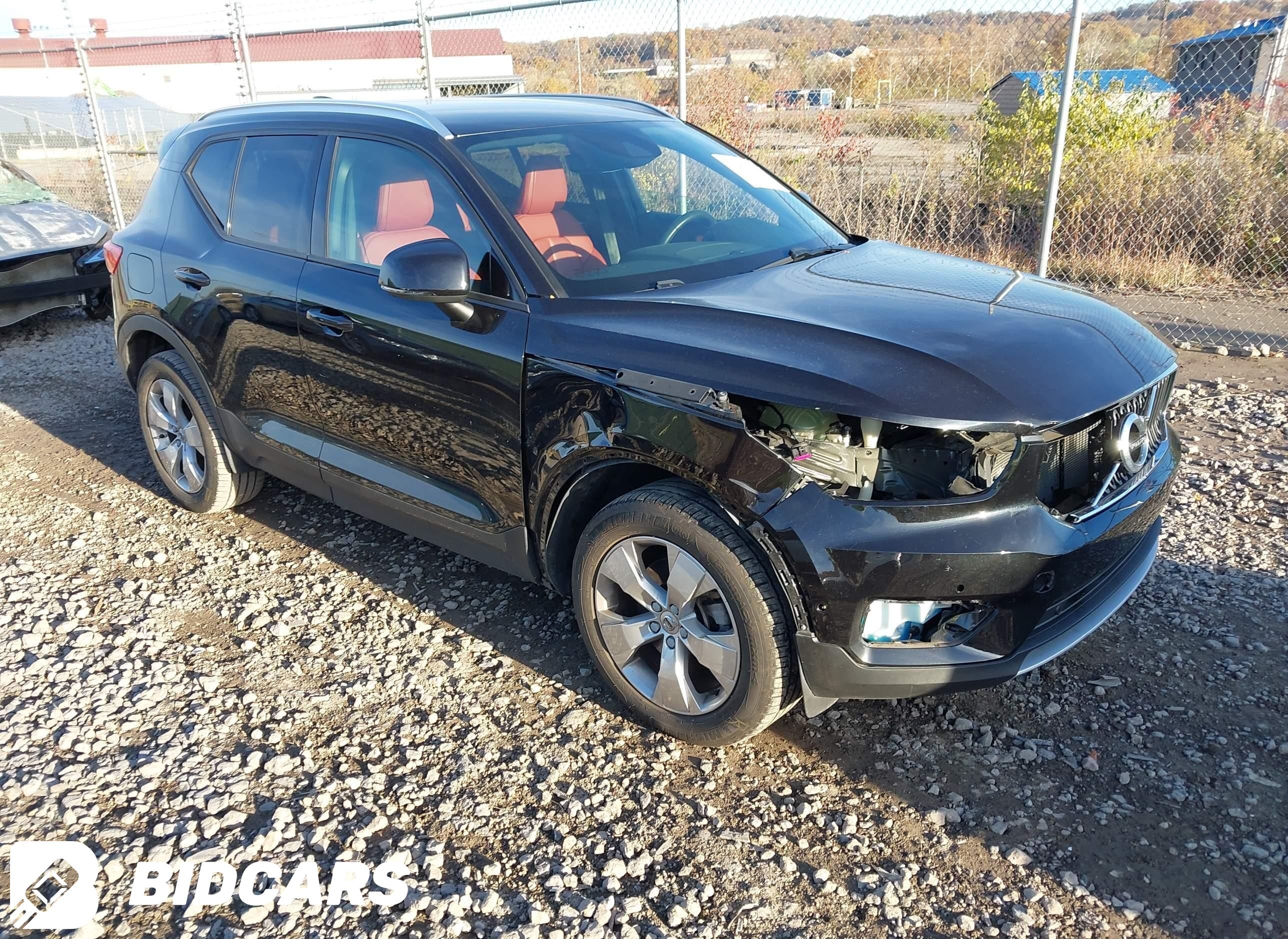 2019 Volvo XC40, T5 Momentum/...