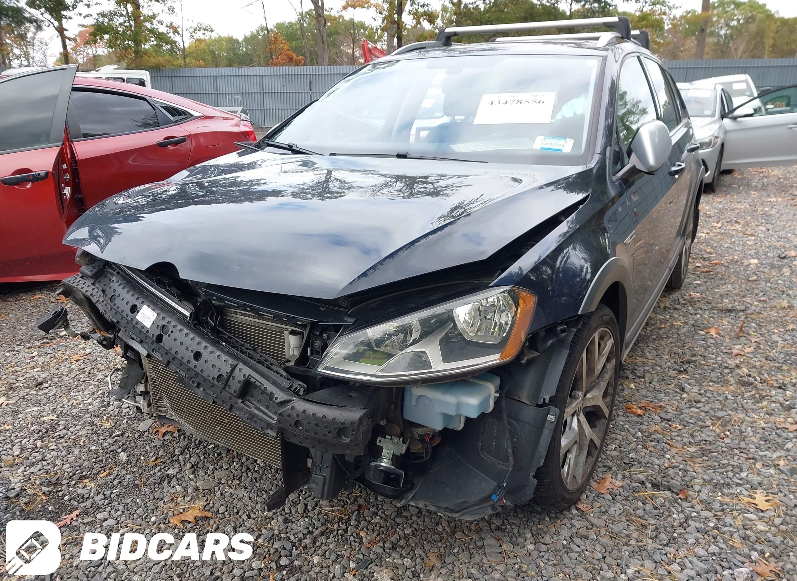 2017 Volkswagen Golf, Alltrac...