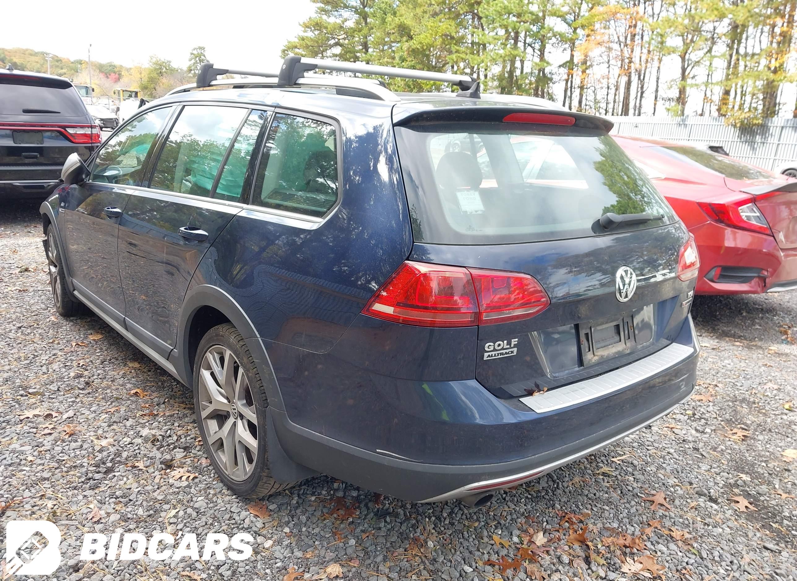 2017 Volkswagen Golf, Alltrac...