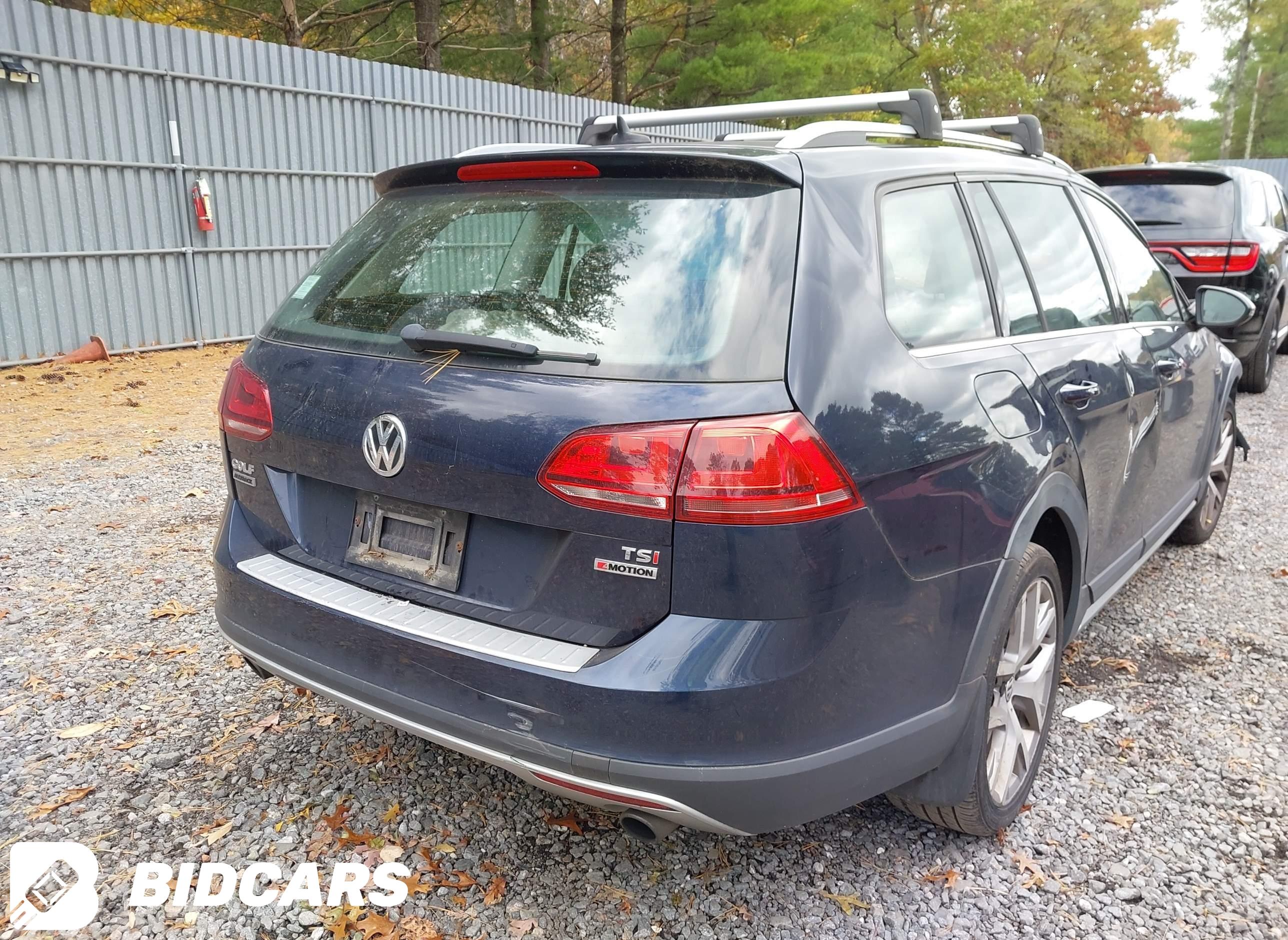 2017 Volkswagen Golf, Alltrac...