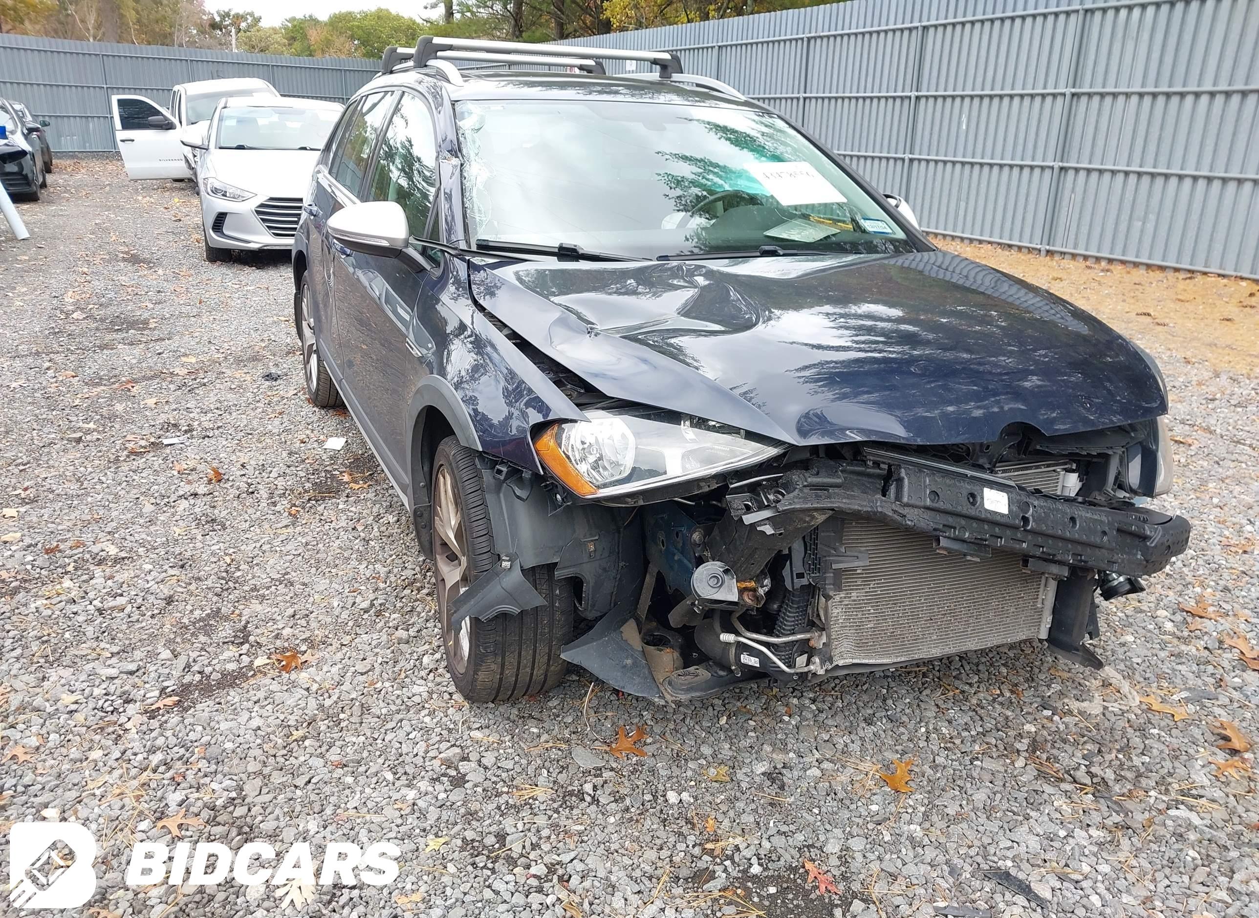 2017 Volkswagen Golf, Alltrac...