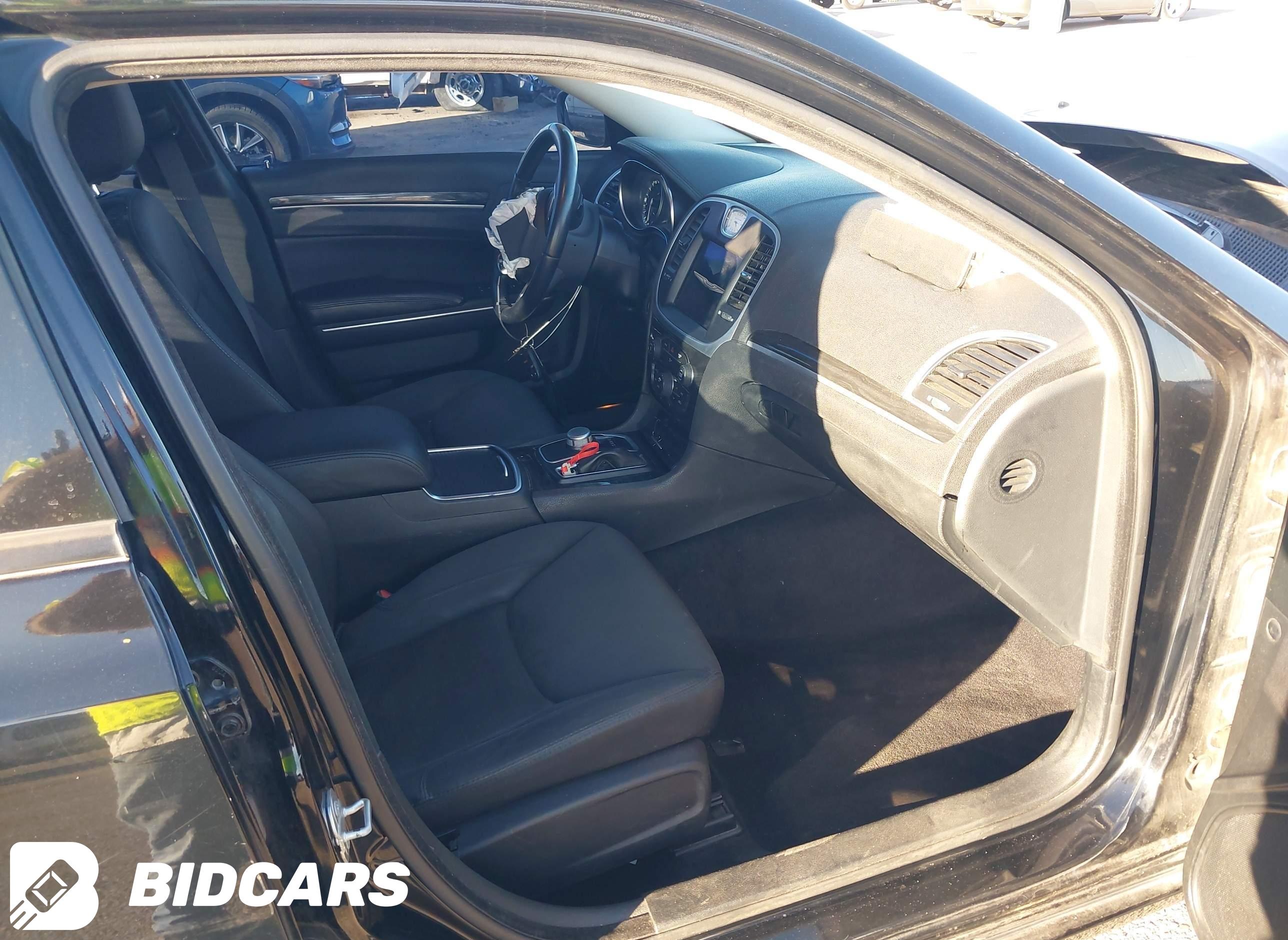 2018 Chrysler 300, Touring