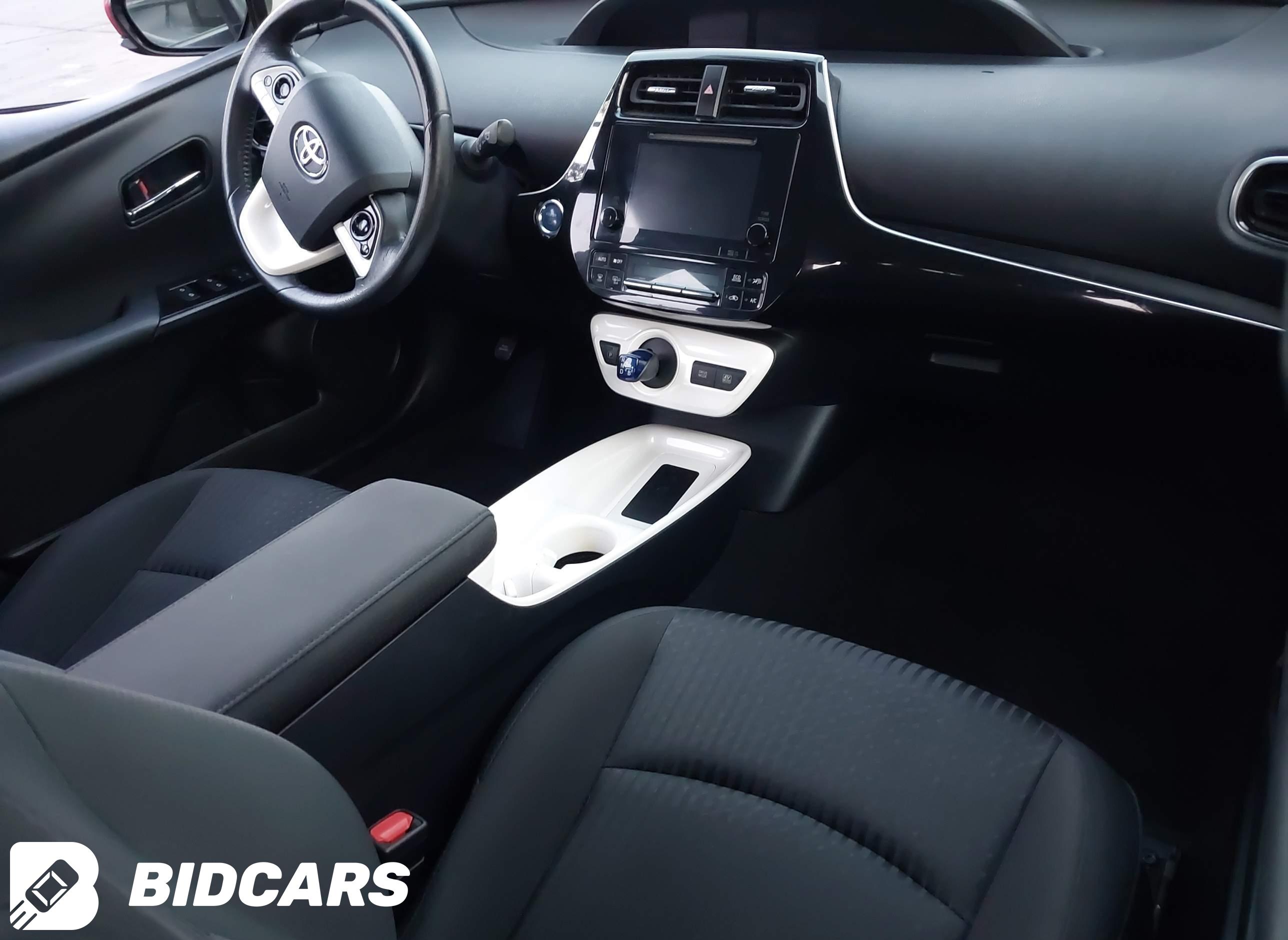 2016 Toyota Prius, Three