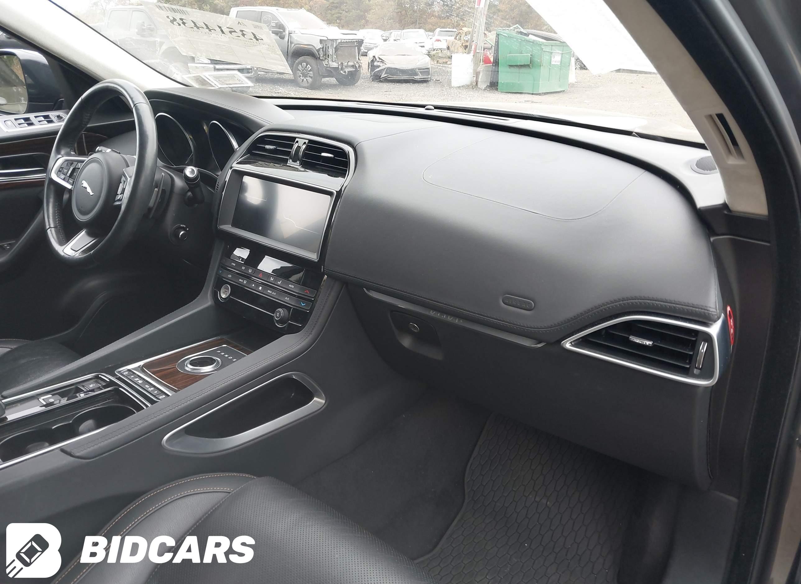 2019 Jaguar F-Pace, 25T Prestige