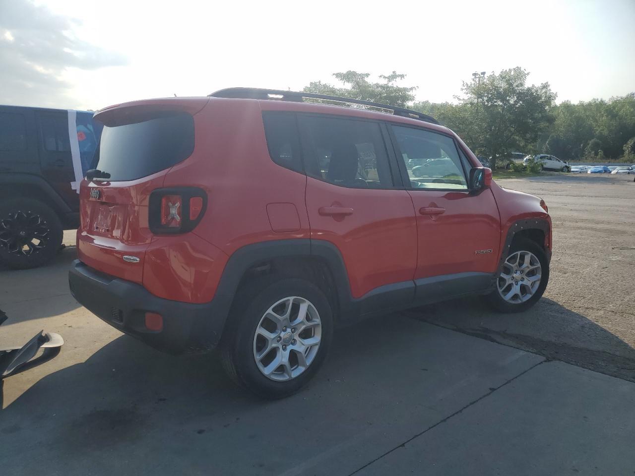 2016 Jeep Renegade, Latitude