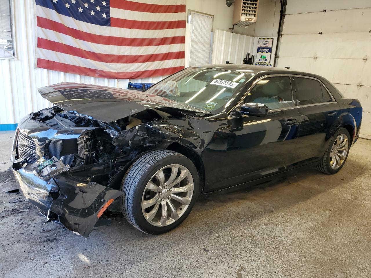 2019 Chrysler 300, Touring