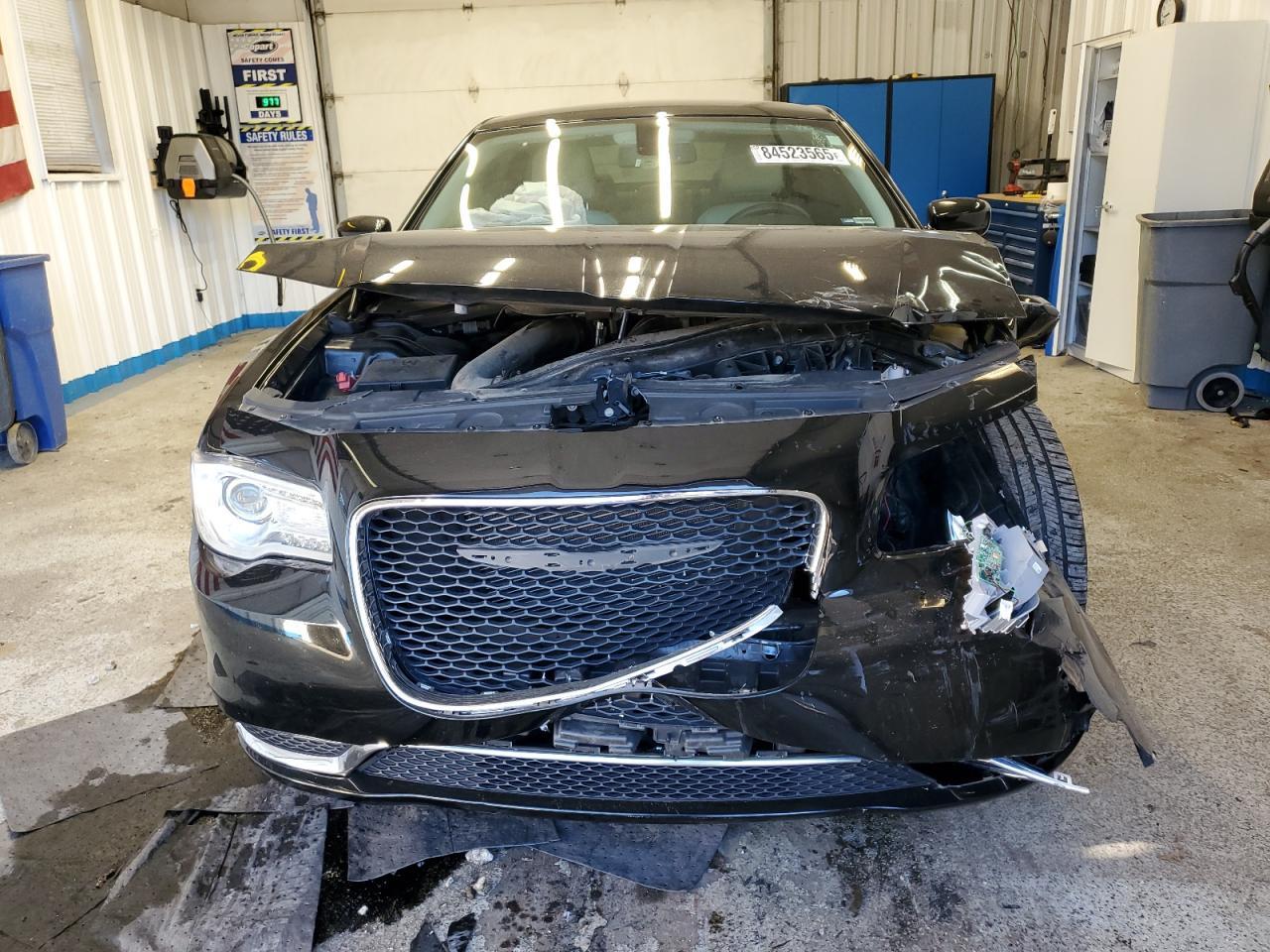 2019 Chrysler 300, Touring