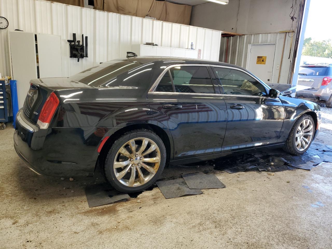 2019 Chrysler 300, Touring