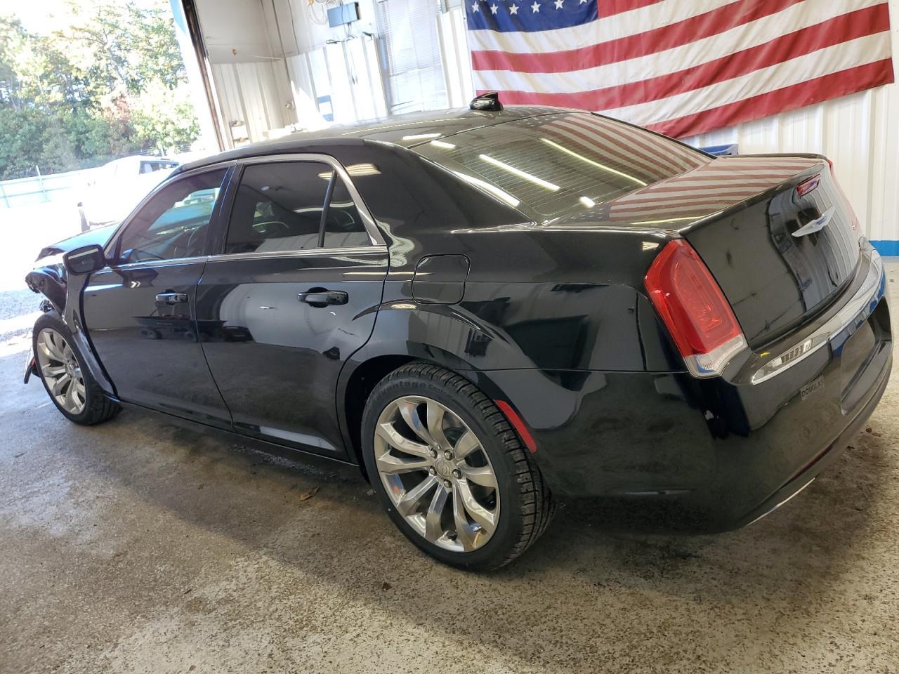 2019 Chrysler 300, Touring