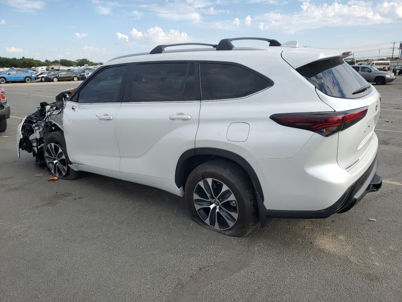 2024 Toyota Highlander, LE