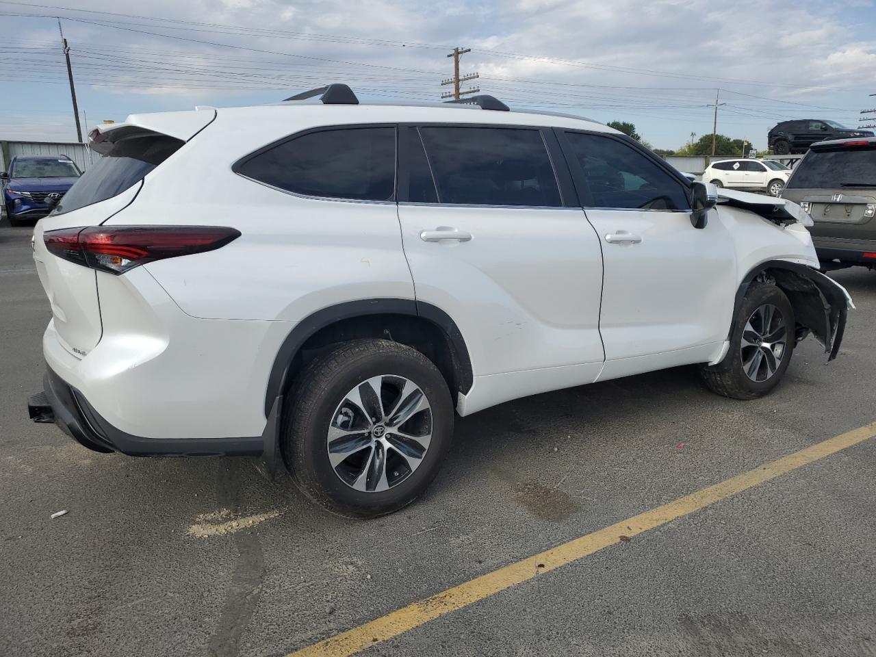 2024 Toyota Highlander, LE