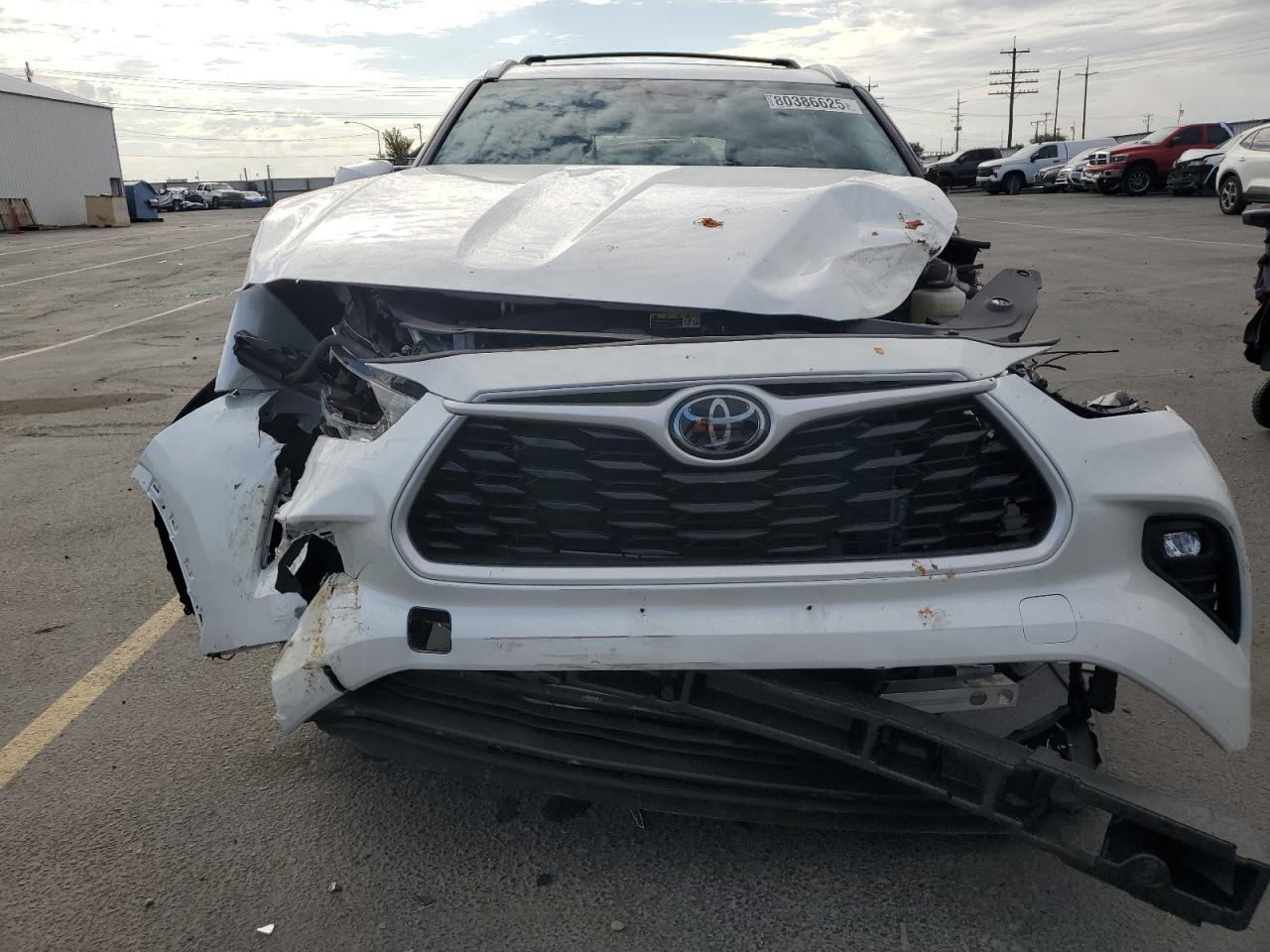 2024 Toyota Highlander, LE