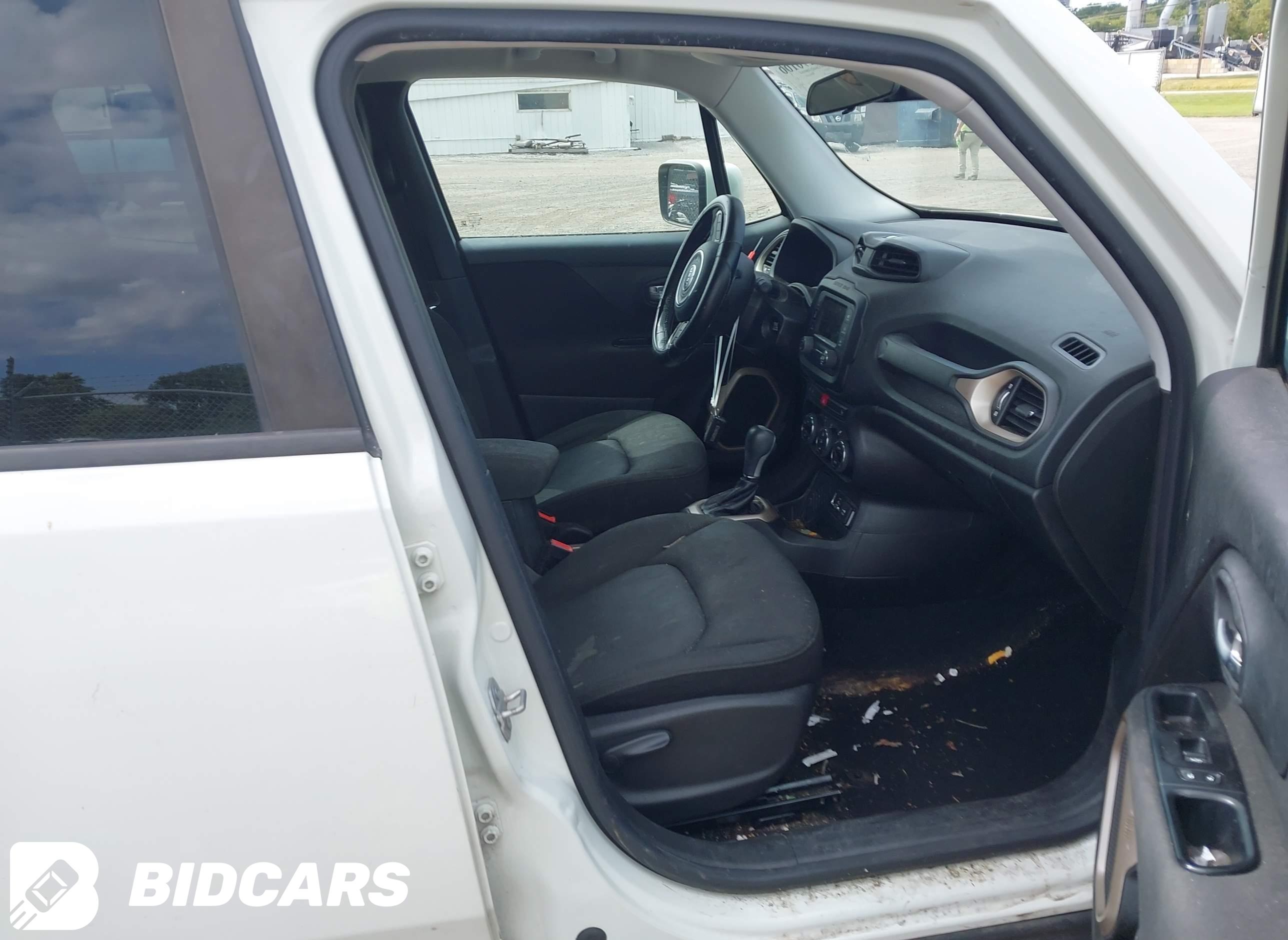 2015 Jeep Renegade, Latitude