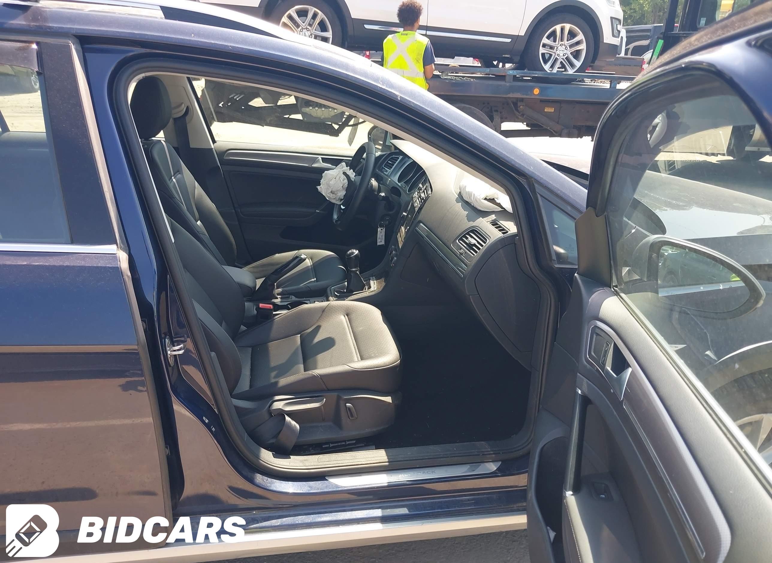 2019 Volkswagen Golf, Alltrac...