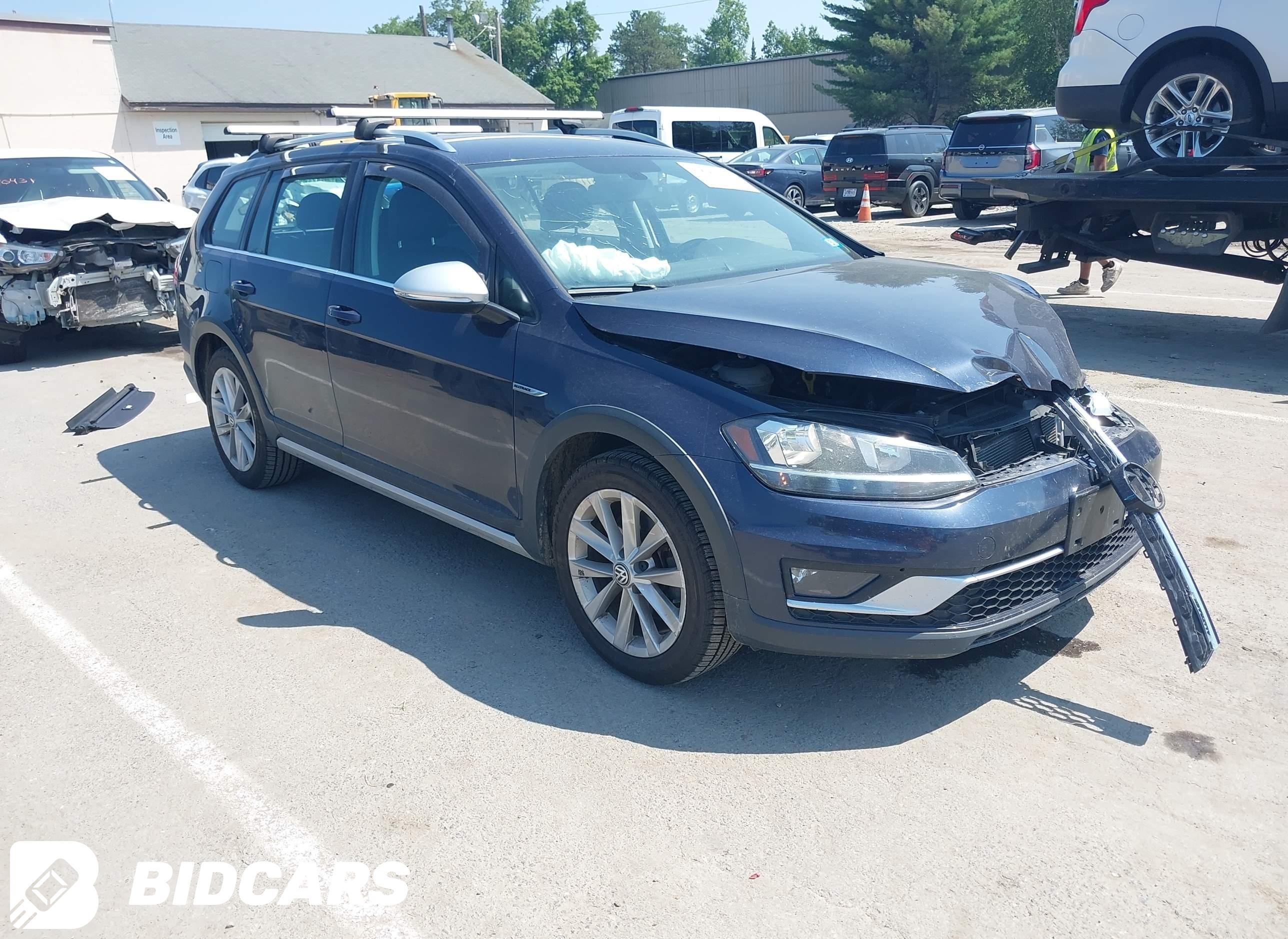 2019 Volkswagen Golf, Alltrac...