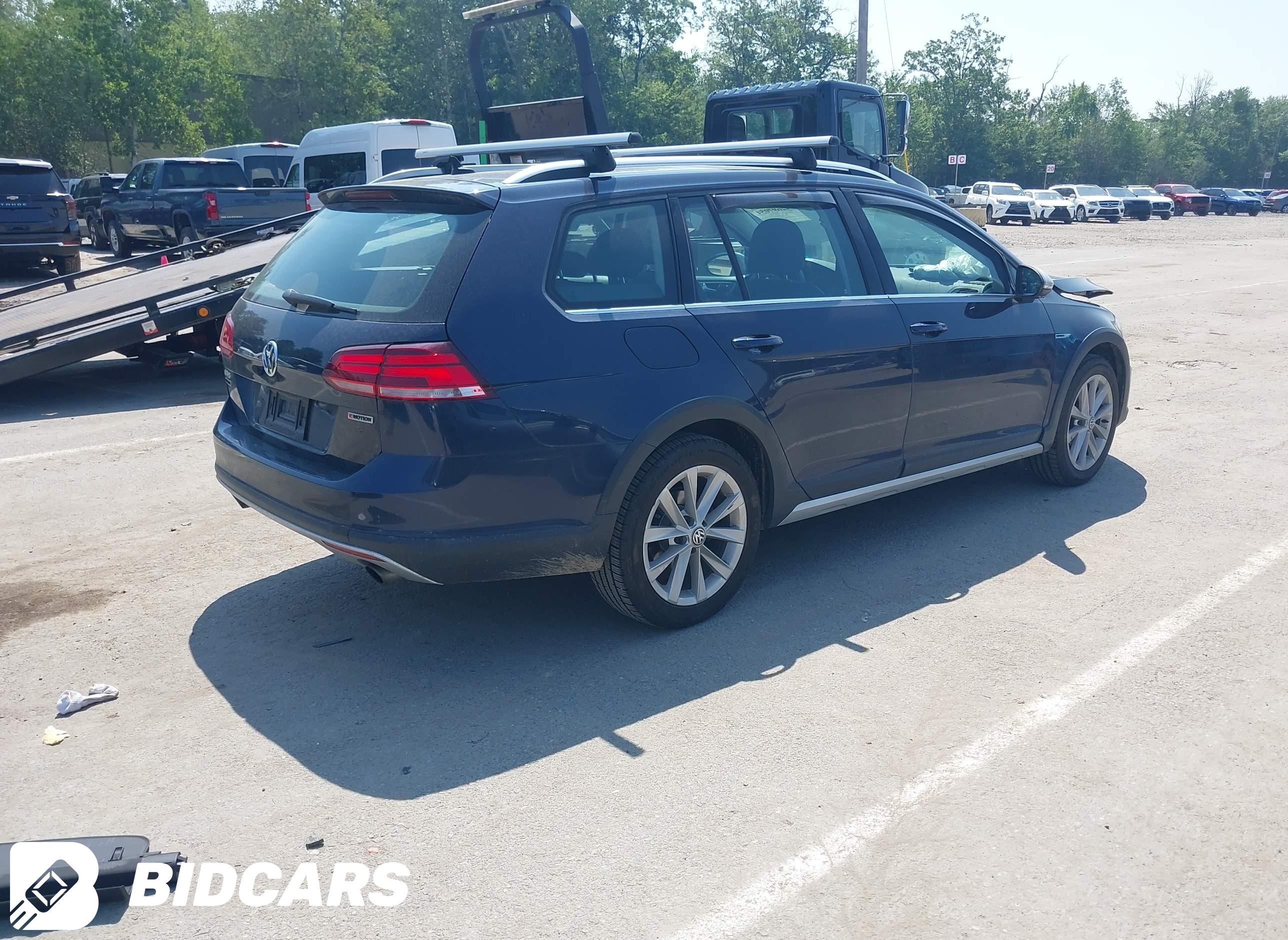 2019 Volkswagen Golf, Alltrac...