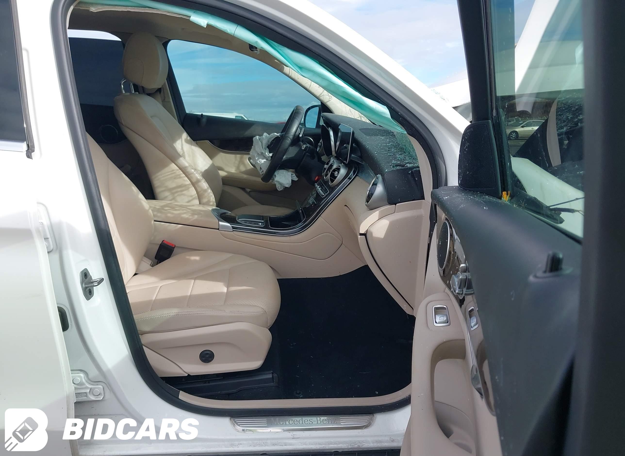 2021 Mercedes-Benz GLC 300, 4...