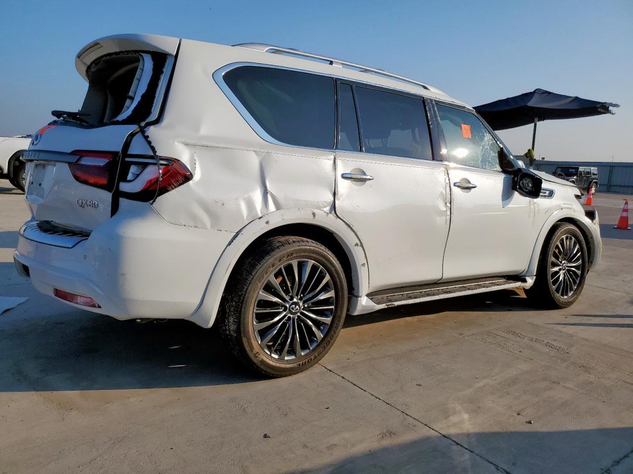 2021 Infiniti QX80, Luxe