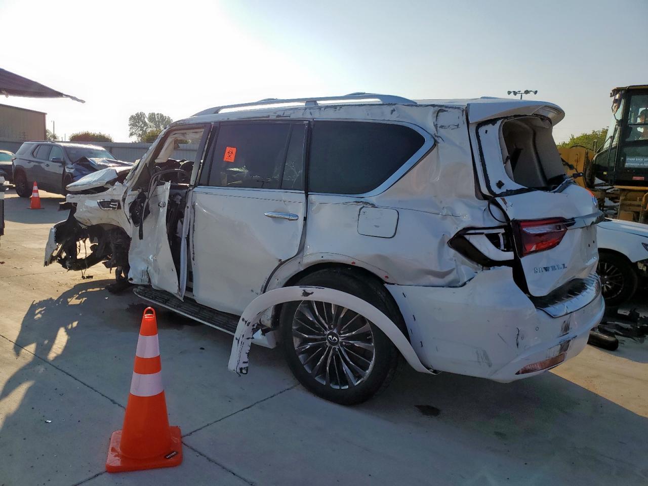 2021 Infiniti QX80, Luxe