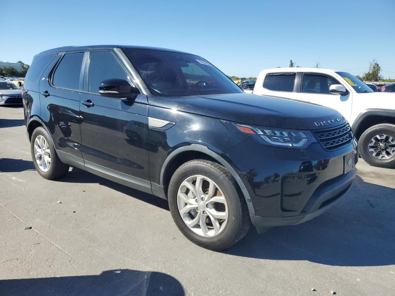 2020 Land Rover Discovery, SE