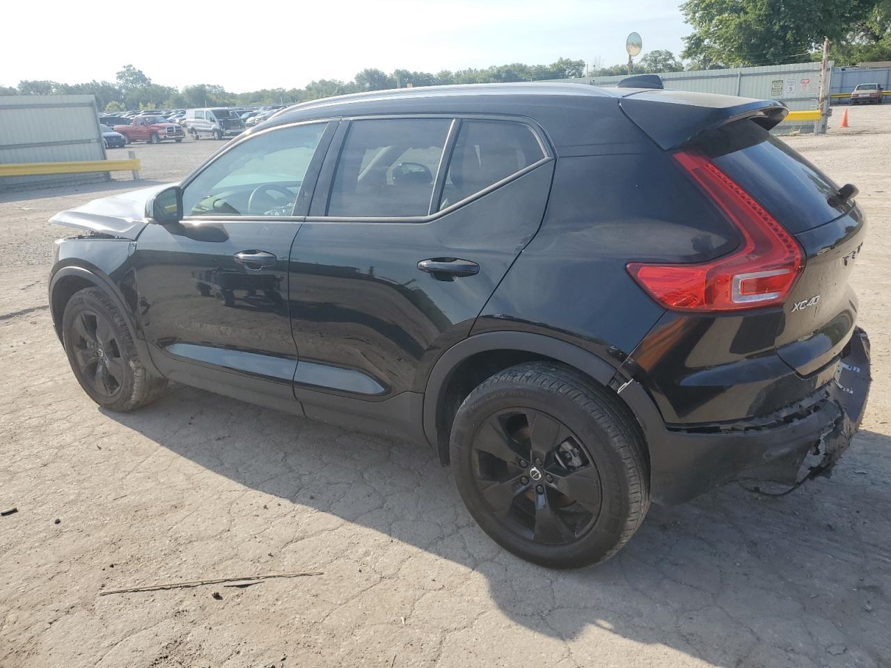 2022 Volvo XC40, T4 Momentum