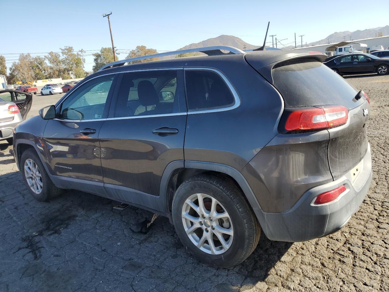 2017 Jeep Cherokee, Latitude