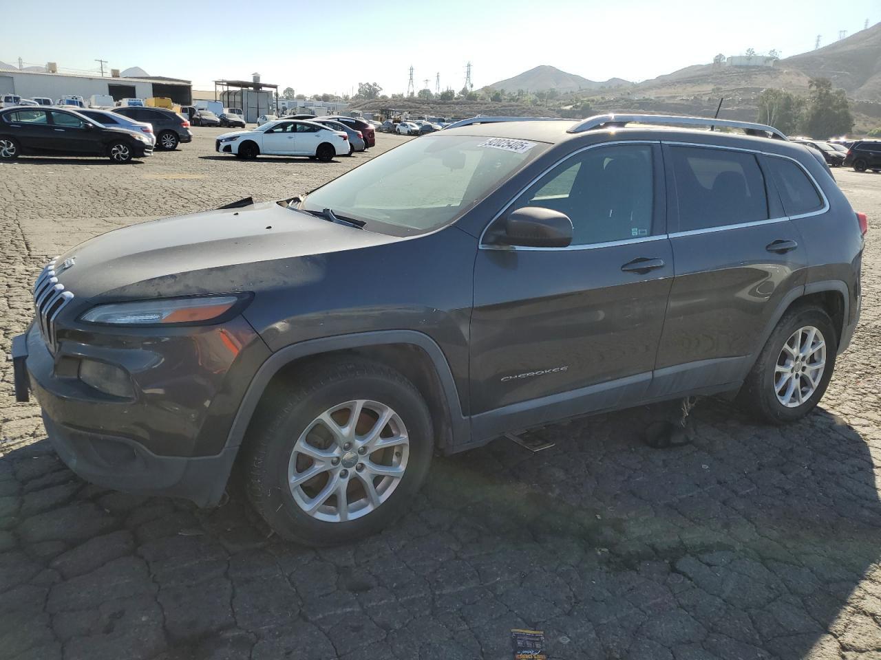 2017 Jeep Cherokee, Latitude