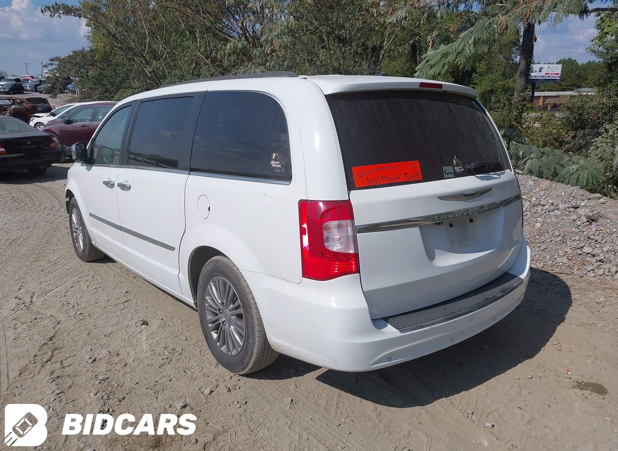 2015 Chrysler Town and Countr...
