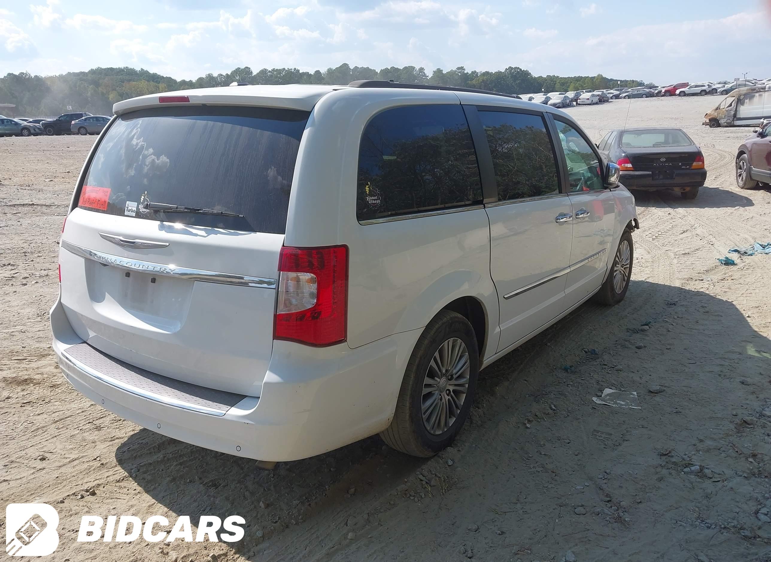 2015 Chrysler Town and Countr...