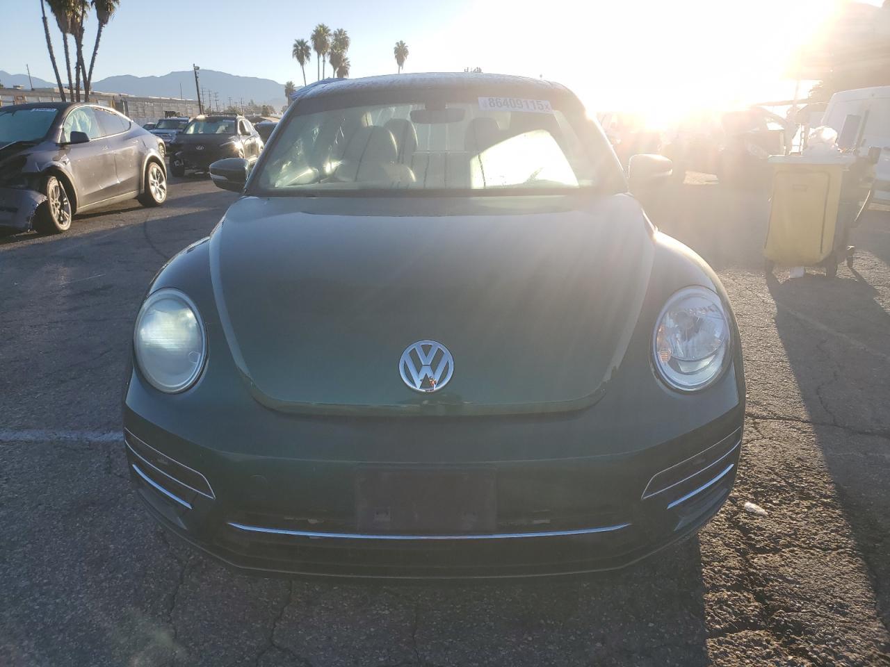 2018 Volkswagen Beetle, SE