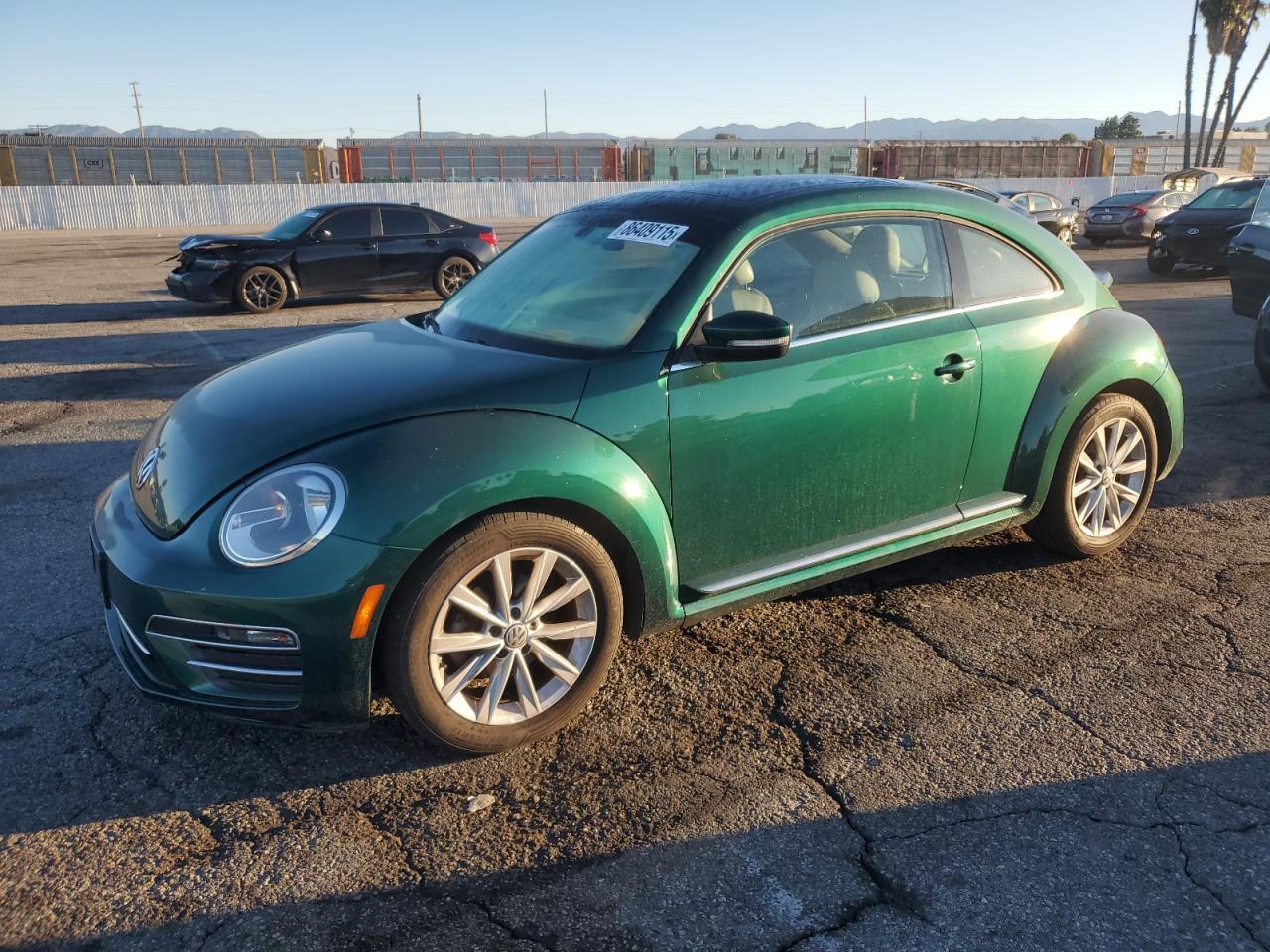 2018 Volkswagen Beetle, SE