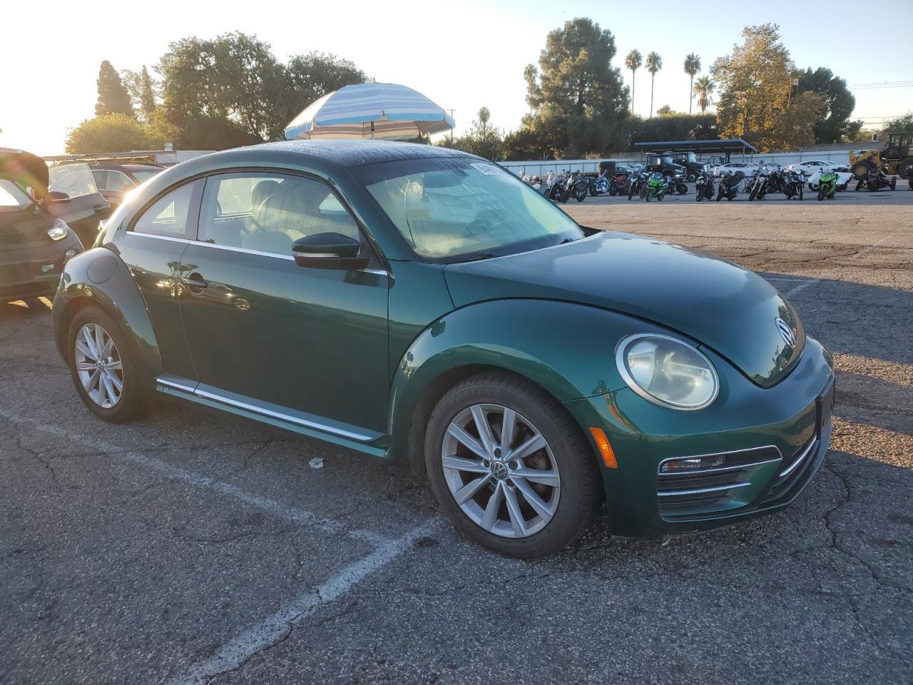 2018 Volkswagen Beetle, SE