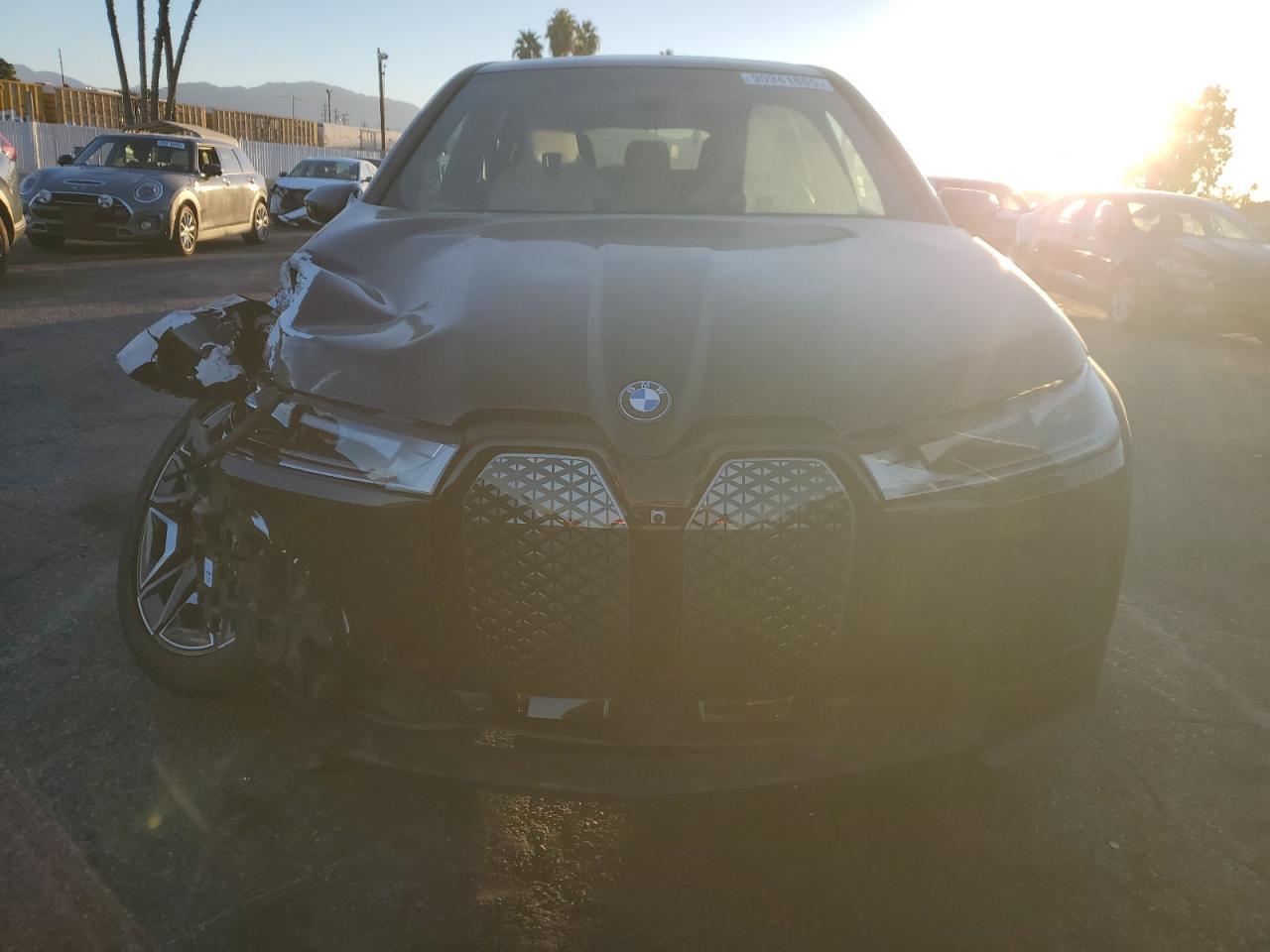 2025 BMW IX, Xdrive50