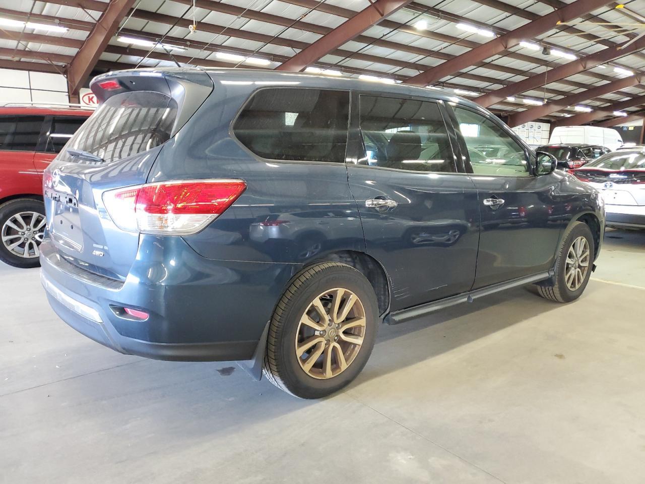 2015 Nissan Pathfinder, S