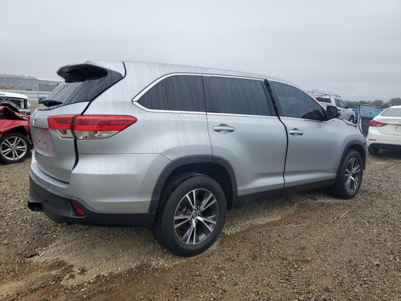 2019 Toyota Highlander, LE