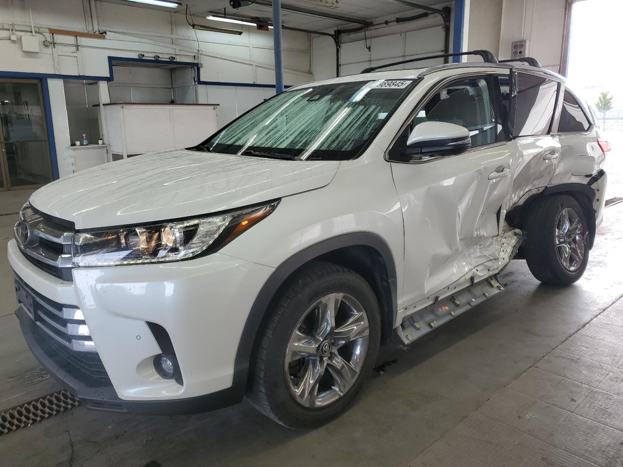 2019 Toyota Highlander, Limited