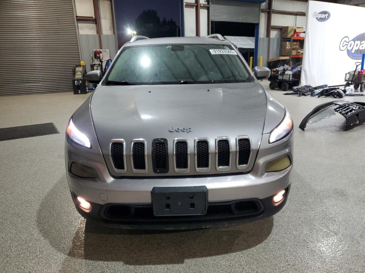 2018 Jeep Cherokee, Latitude...