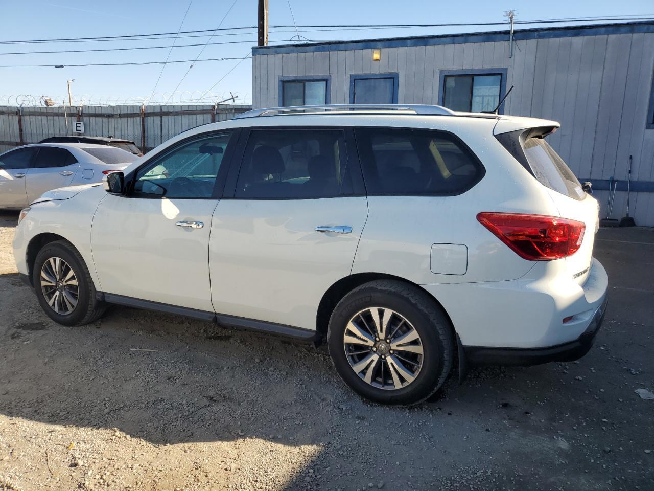 2017 Nissan Pathfinder, S