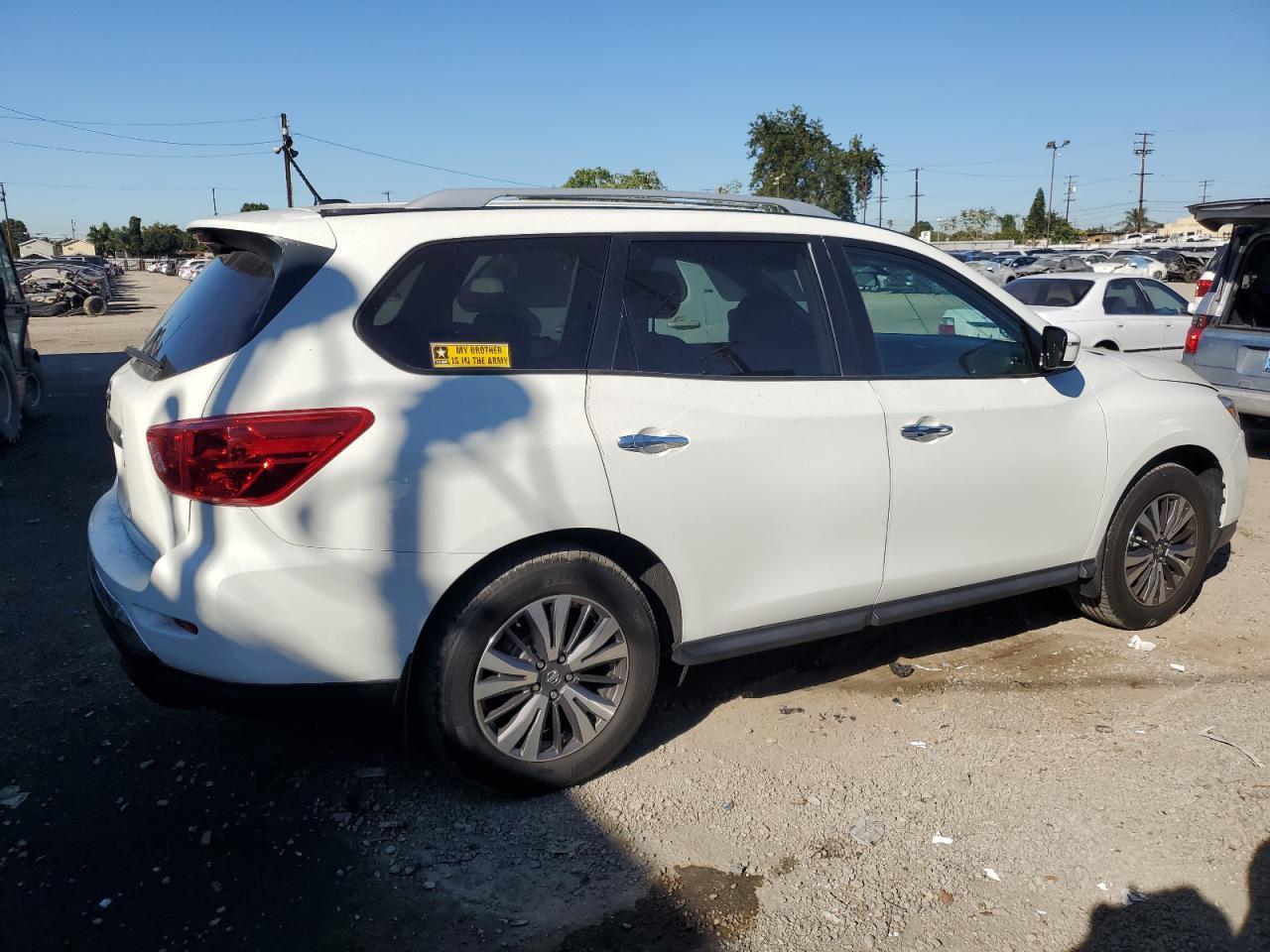 2017 Nissan Pathfinder, S