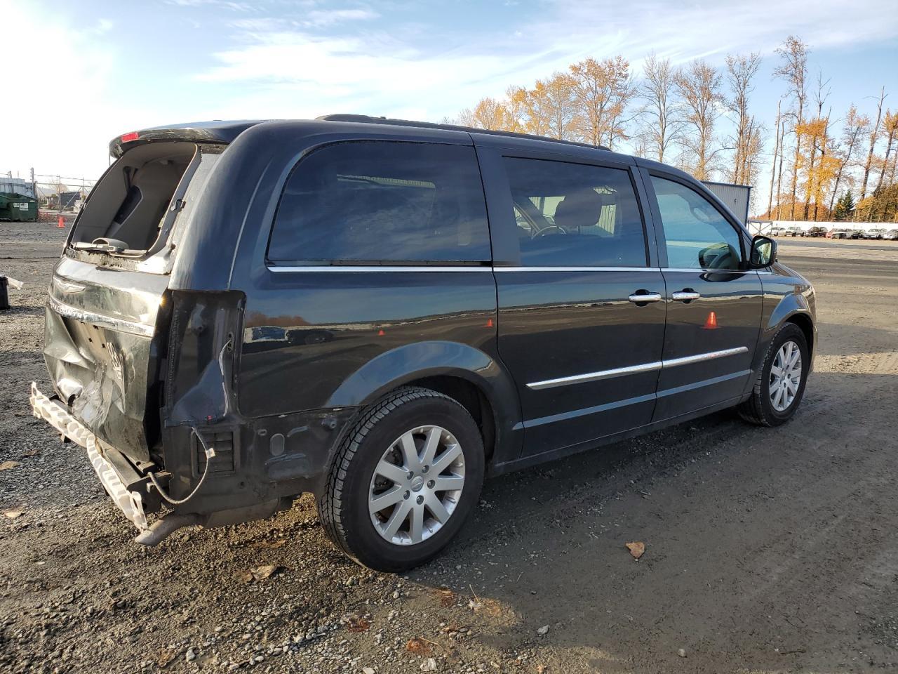 2015 Chrysler Town and Countr...