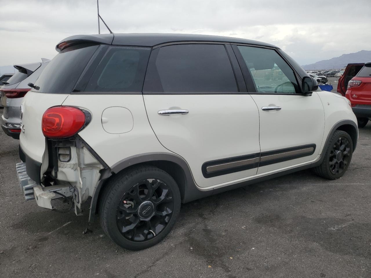 2016 Fiat 500L, Trekking
