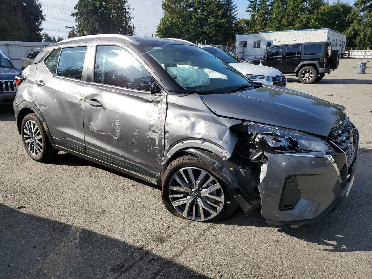 2024 Nissan Kicks, SV