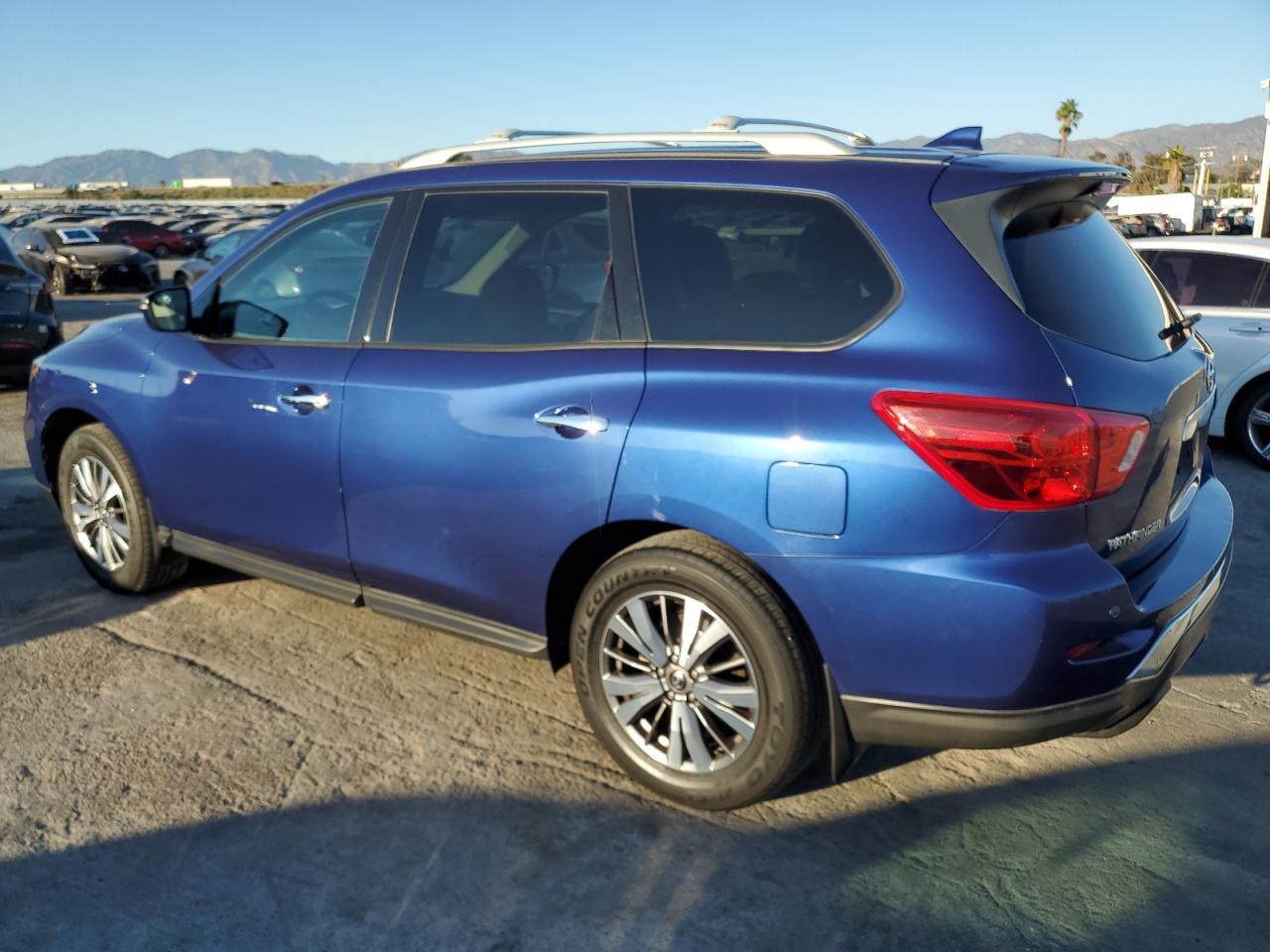 2020 Nissan Pathfinder, S