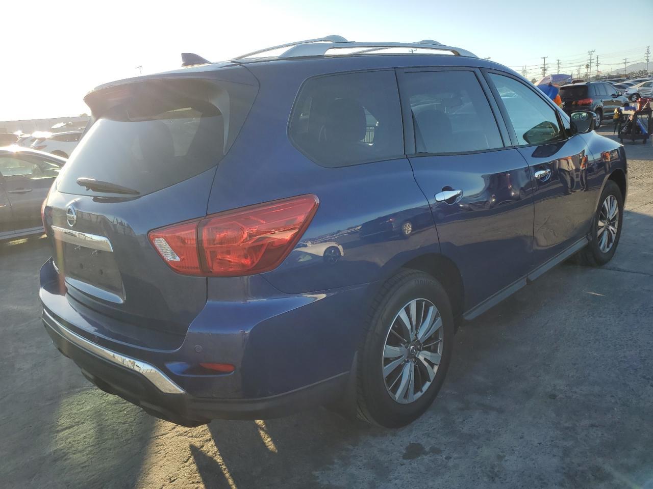 2020 Nissan Pathfinder, S