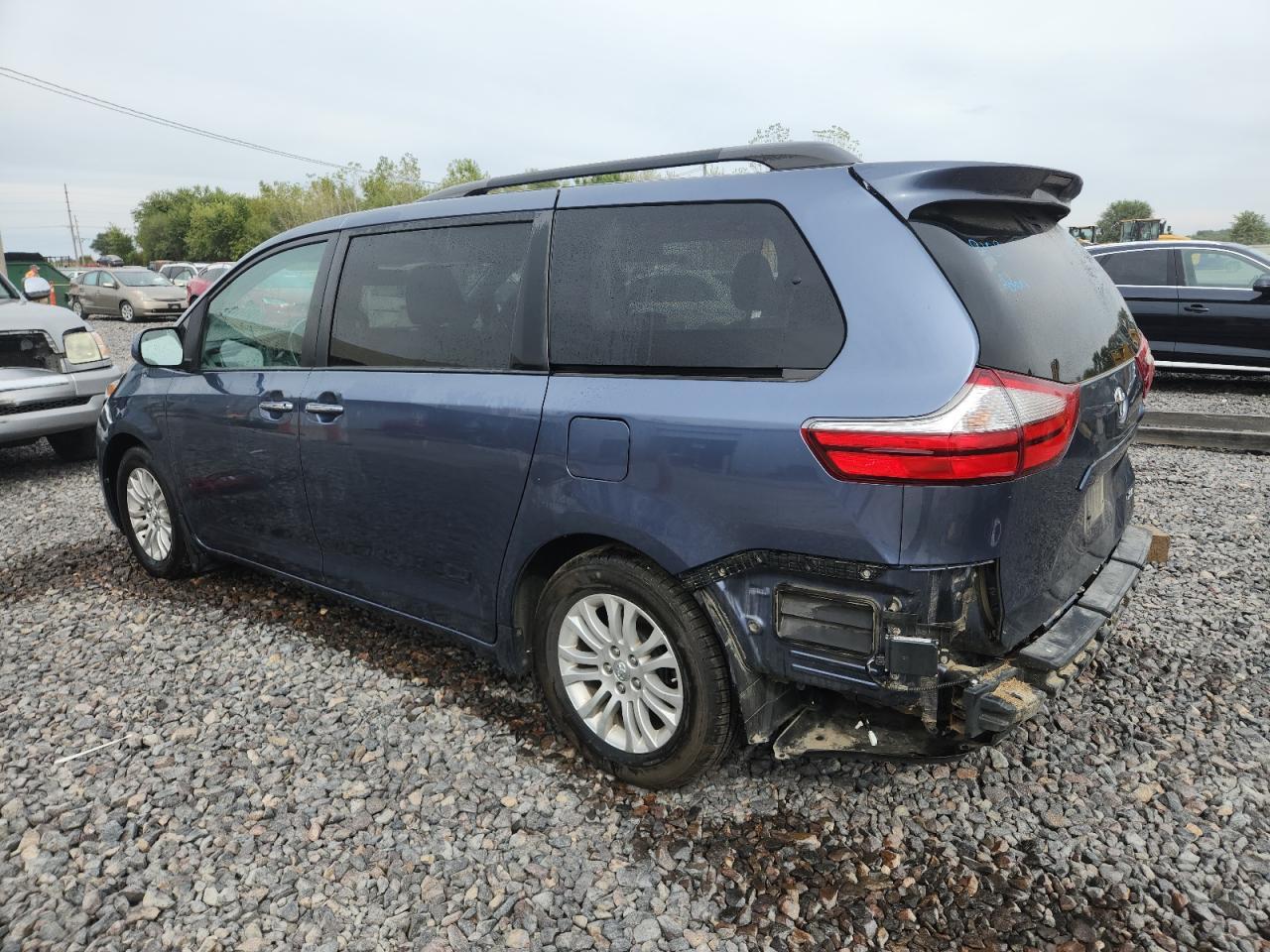 2017 Toyota Sienna, Xle