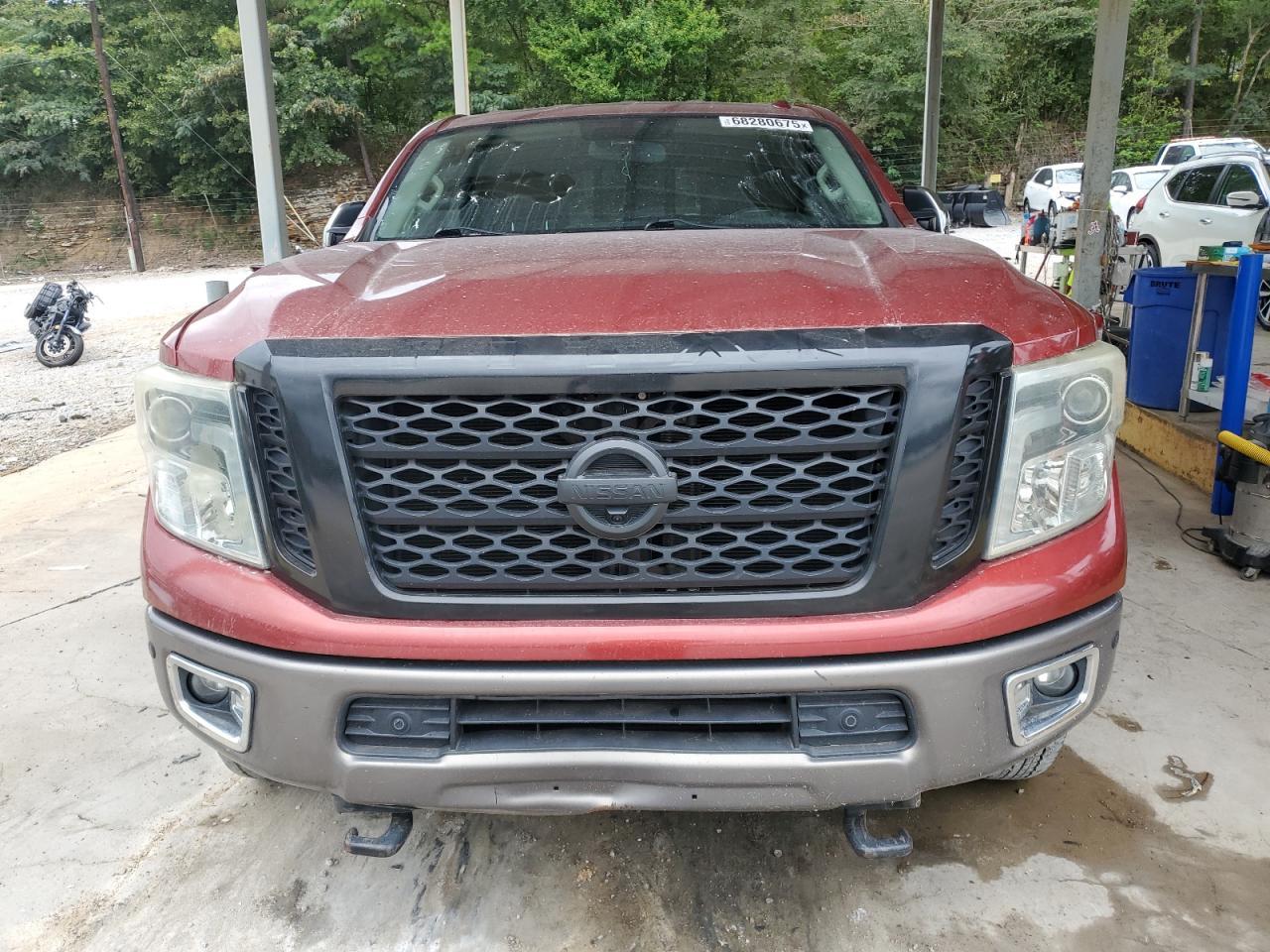 2016 Nissan Titan, SL