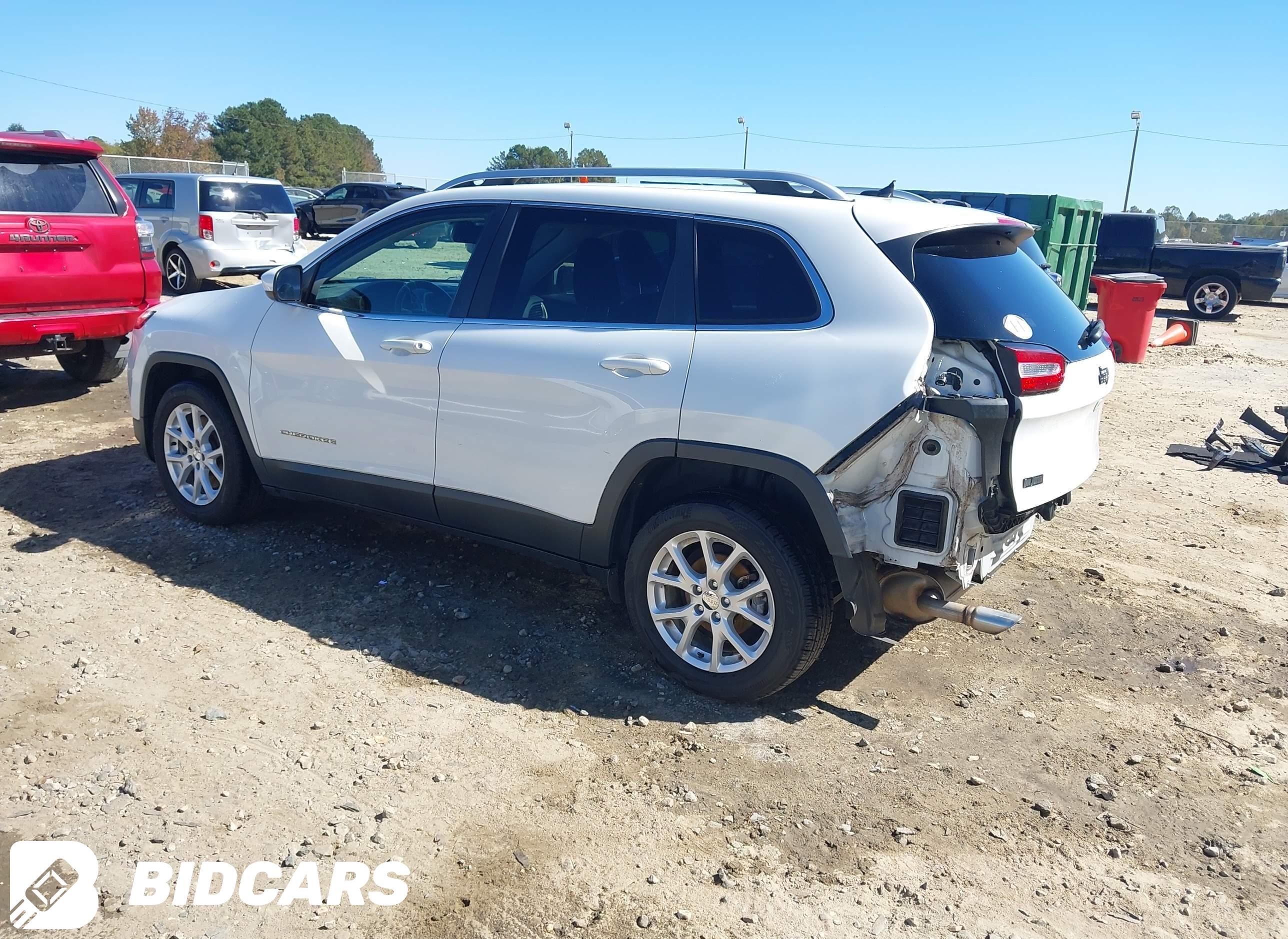 2016 Jeep Cherokee, Latitude