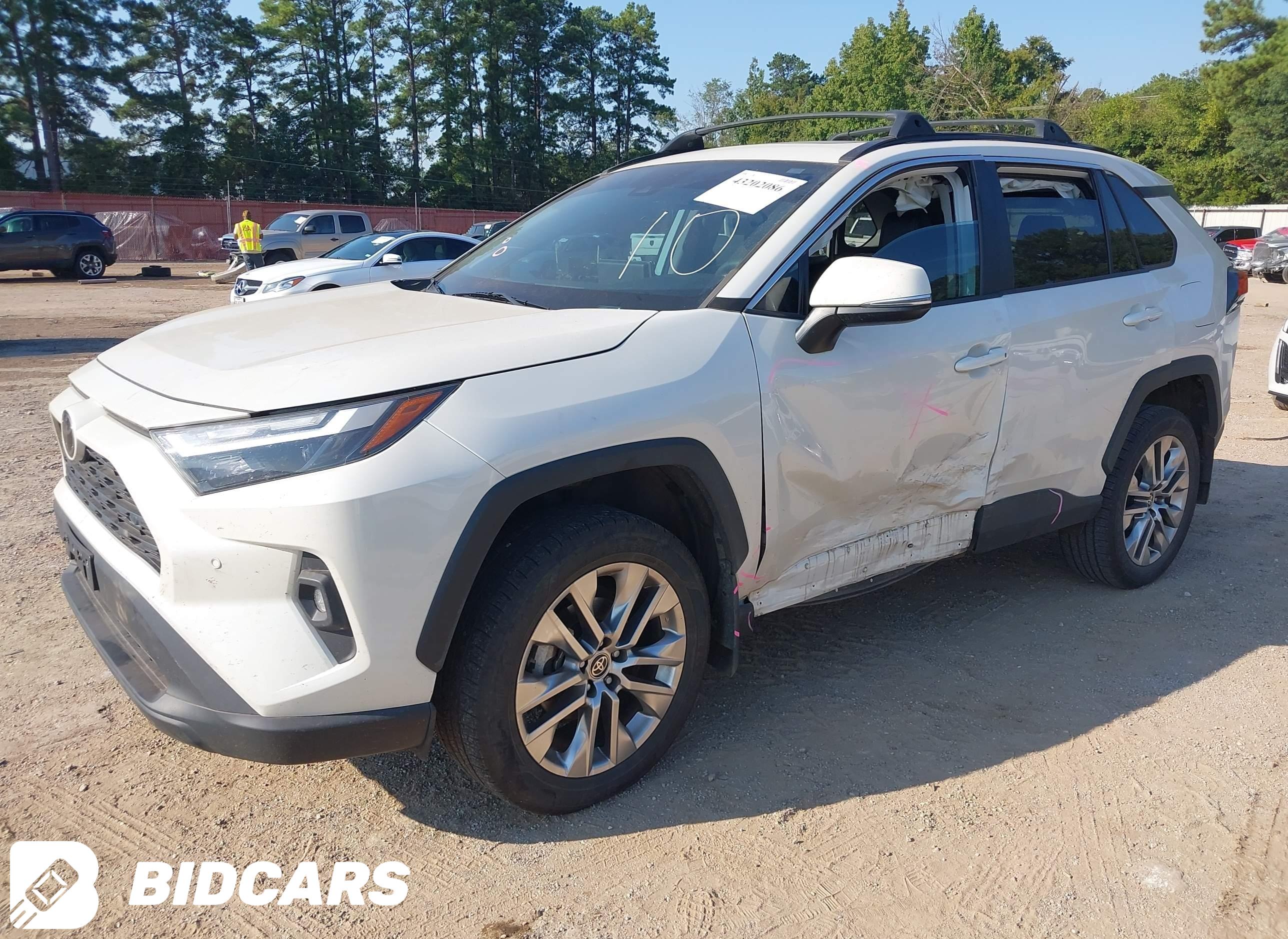 2022 Toyota RAV4, Xle Premium